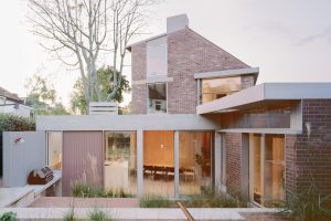 Six-Columns-by-31_44-Architects-%C2%A9%EF%B8%8F-Building-Narratives_9-2-300x200.jpg